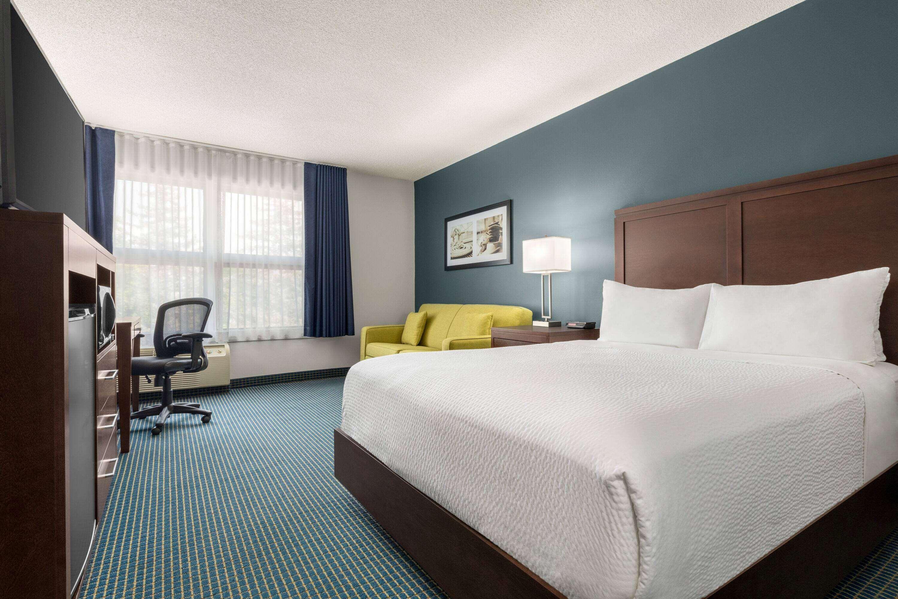 Days Inn By Wyndham Sarnia Harbourfront Exterior photo